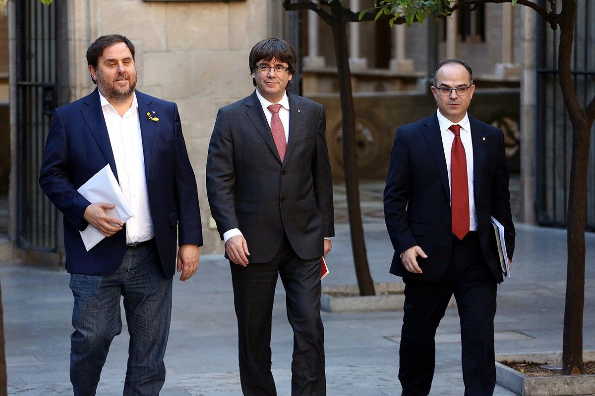 Junqueras, Puigdemont i Turull, entrant al consell executiu d'aquest dimarts.