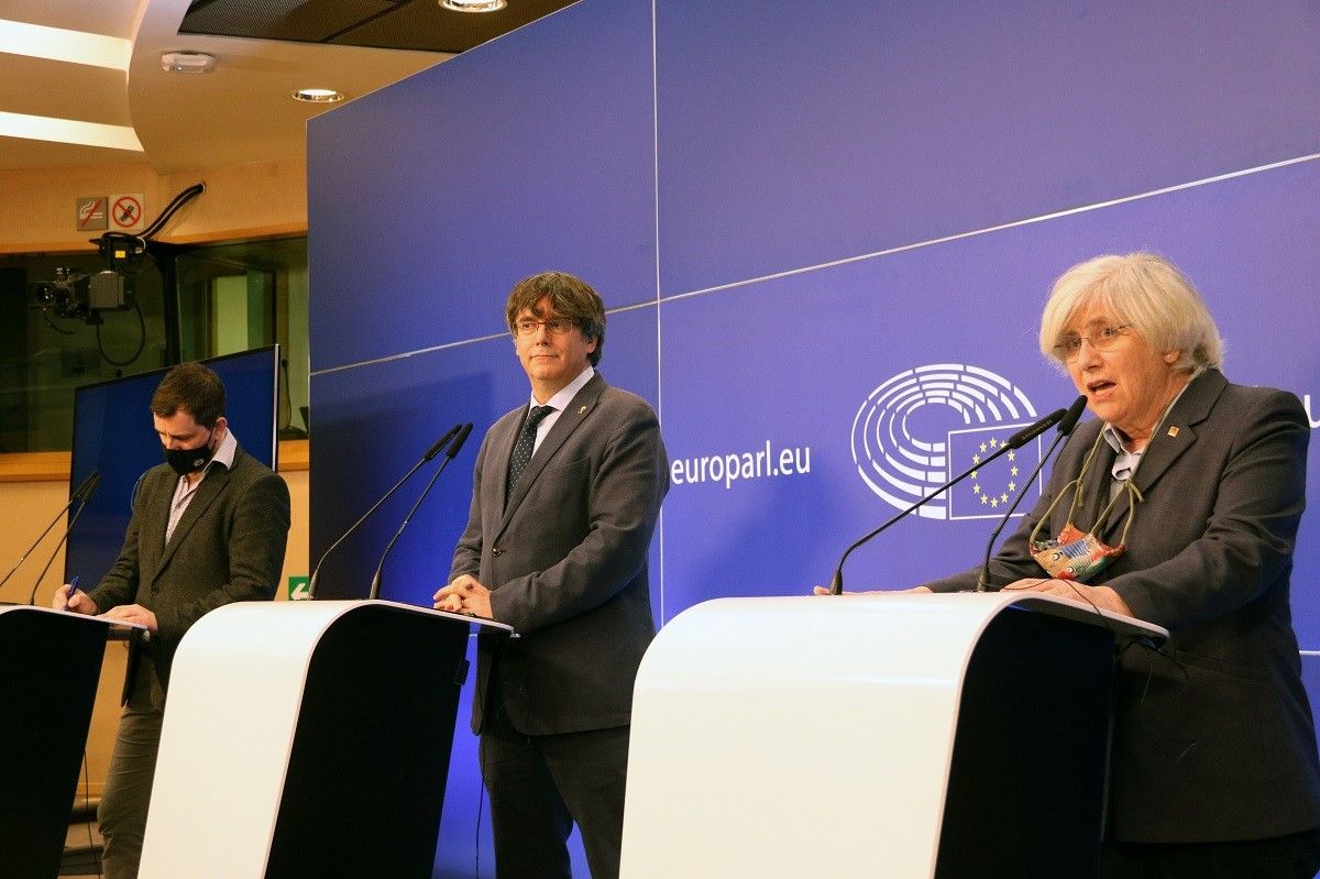 Carles Puigdemont, Clara Ponsatí i Toni Comín, aquest dimecres al Parlament Europeu.