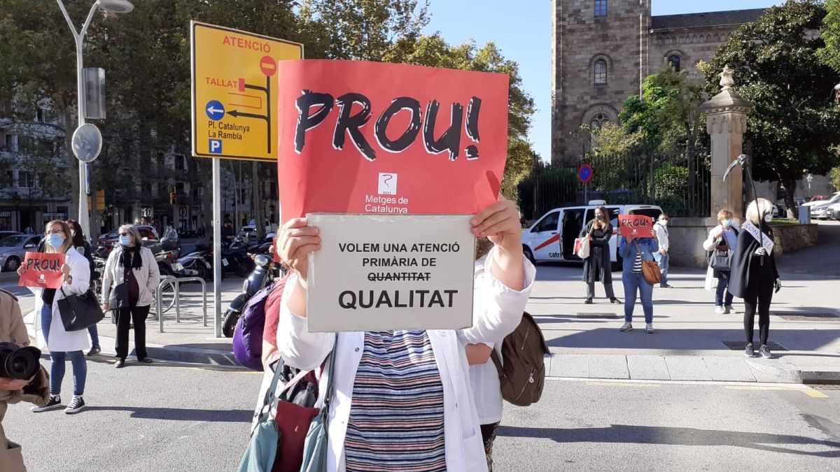 Metges protestant davant de l'Institut Català de la Salut