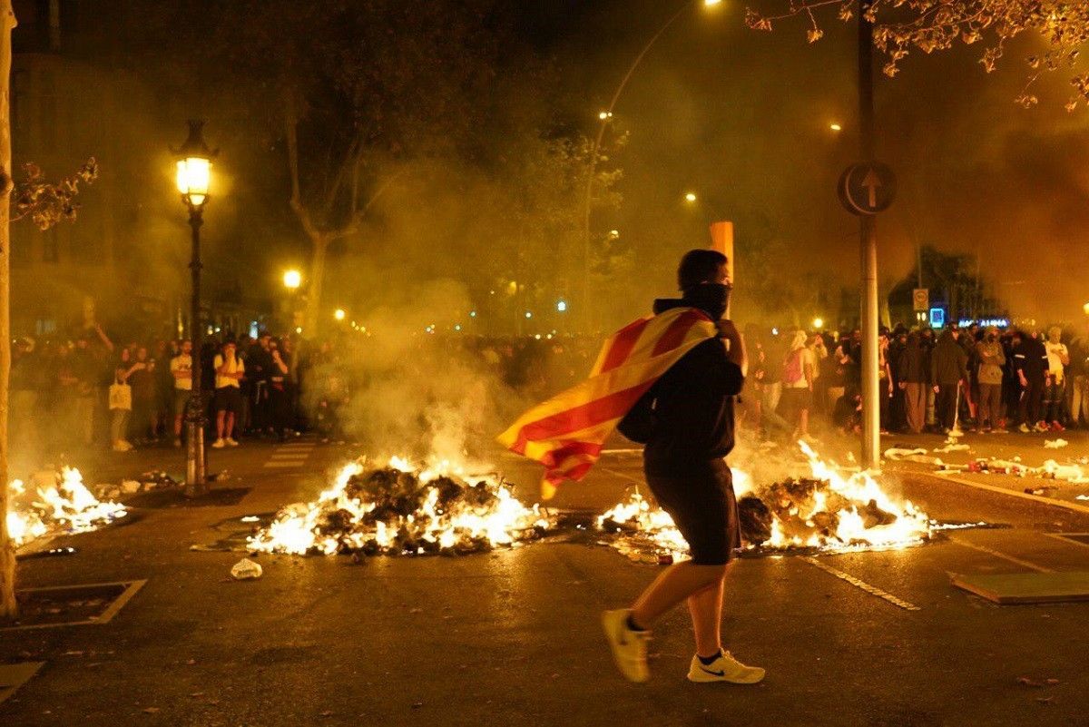 Barcelona, en flames en una nova jornada de protestes