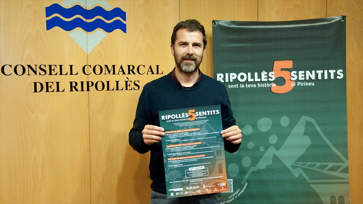 Joaquim Colomer amb el cartell de l'edició 2023