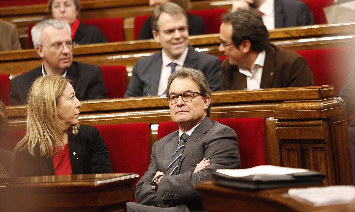Neus Munté i Artur Mas, en la sessió d'investidura de Carles Puigdemont