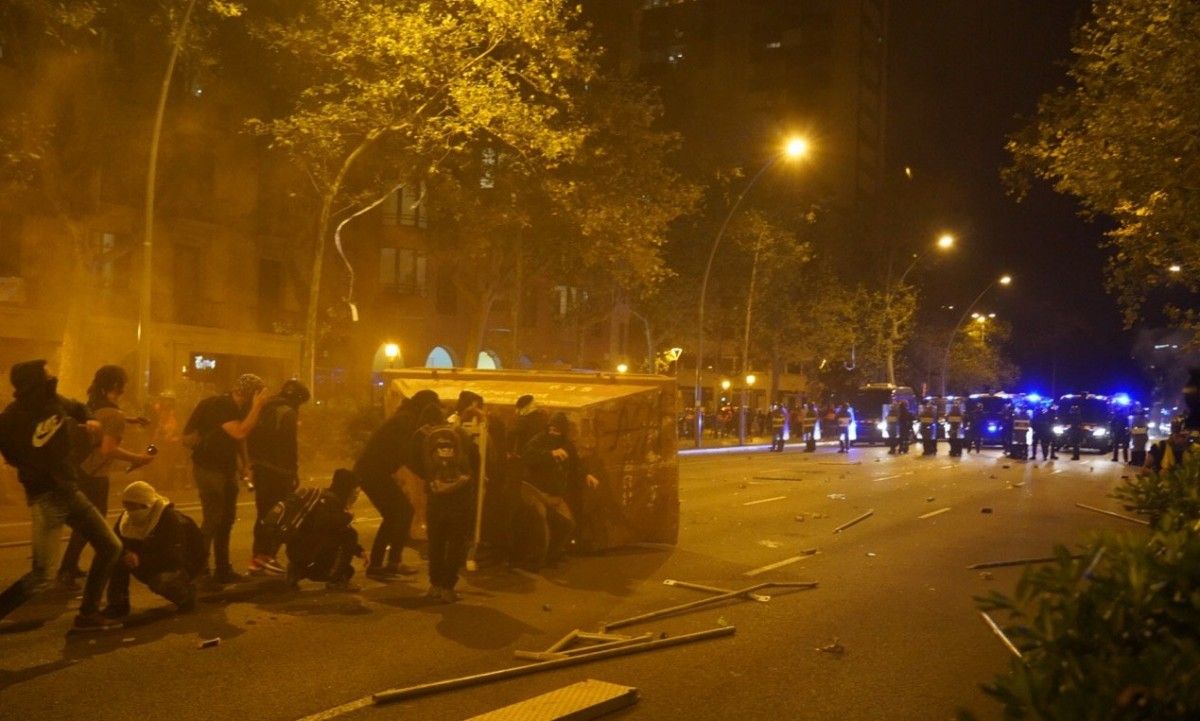 Enfrontaments violents a Barcelona.
