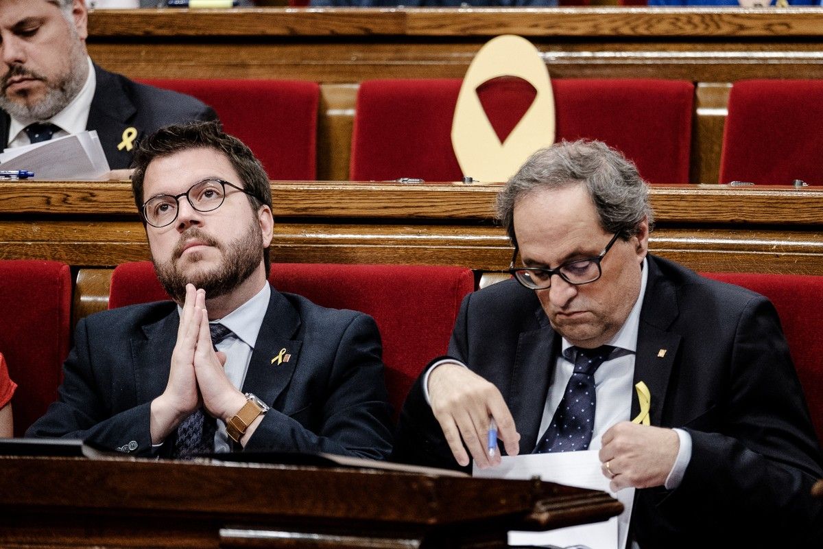 El president Quim Torra i el vicepresident Pere Aragonès, en un ple del Parlament.