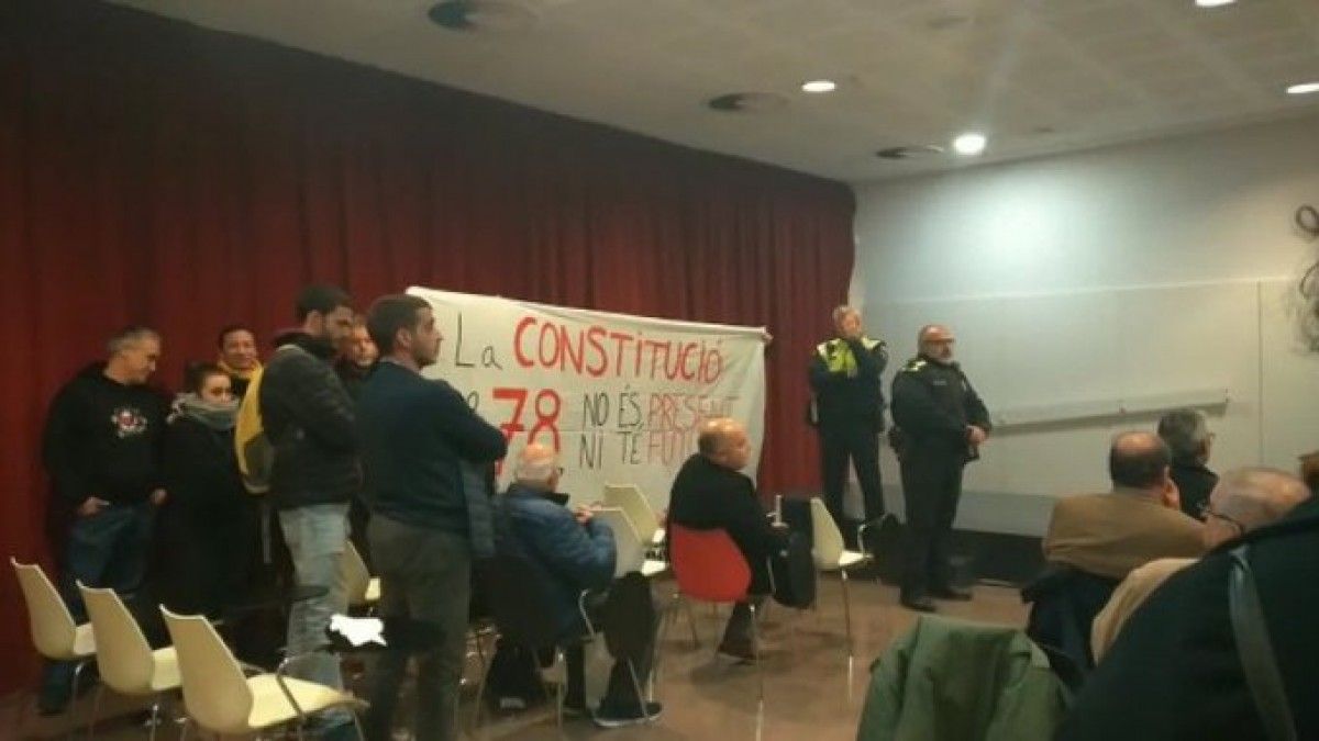 Imatge de la protesta per l'acte de la Constitució del 2018