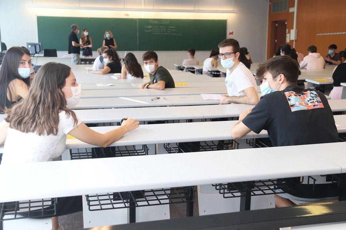Estudiants en una classe del Campus Catalunya de la URV