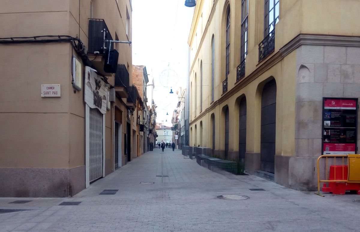 El carrer Sant Pere, a punt