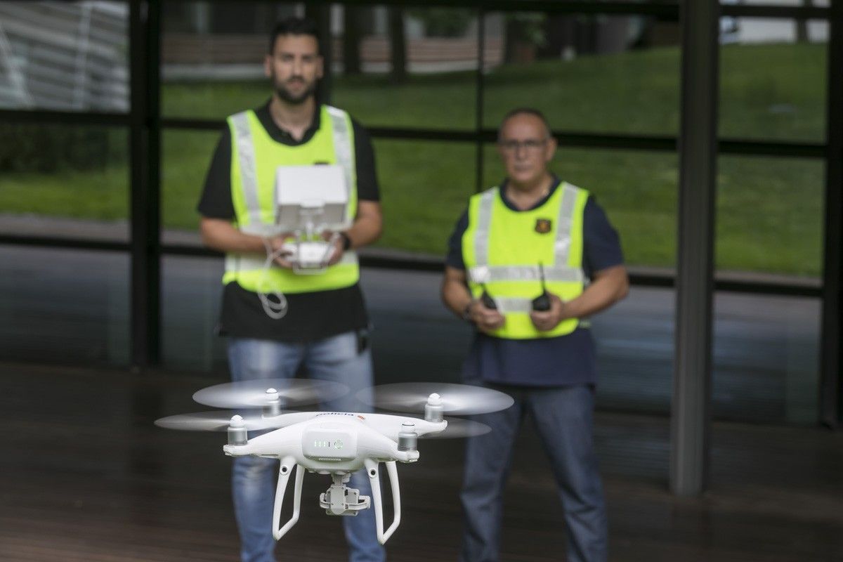 El pilot i el radiofonista, el tàndem necessari per fer volar un dron