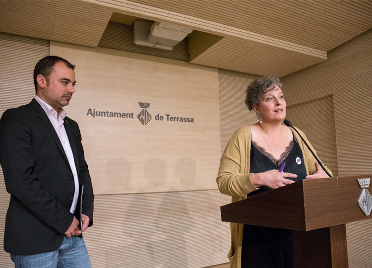 Jordi Ballart, alcalde de Terrassa i Elisabeth Oliveras, alcaldessa de Sant Quirze presenten l'acord