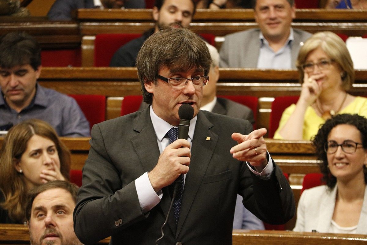 Carles Puigdemont, durant la sessió de control al Govern al Parlament