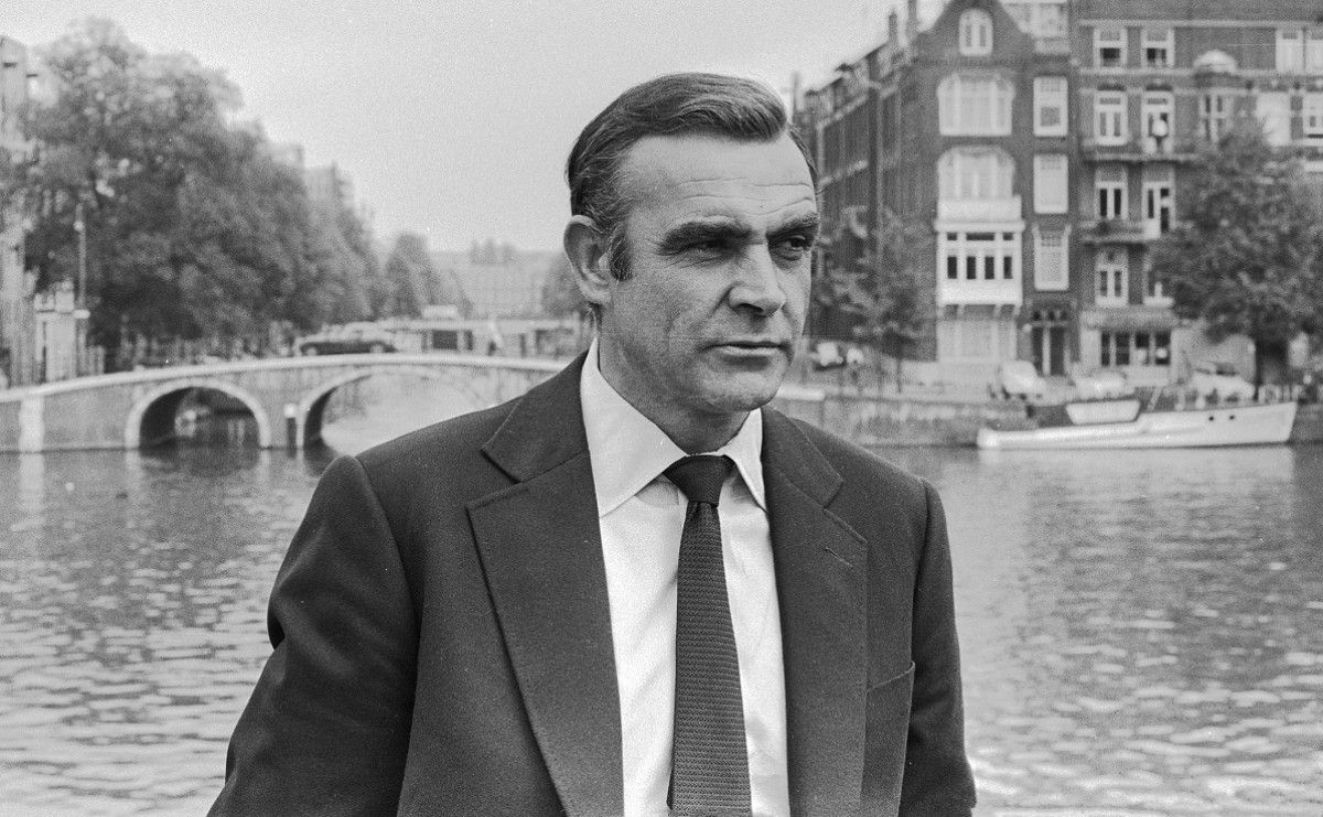 Sean Connery interpretant a James Bond
