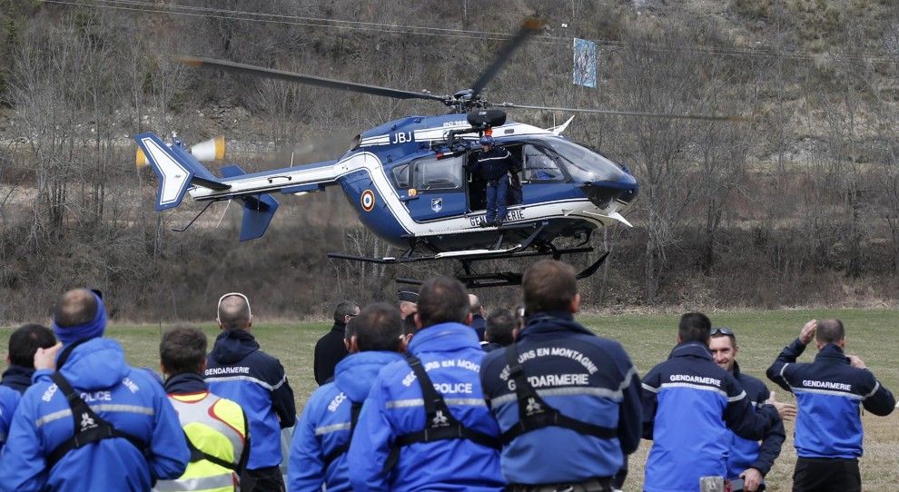 Un dels helicòpters de l'operatiu de rescat als Alps
