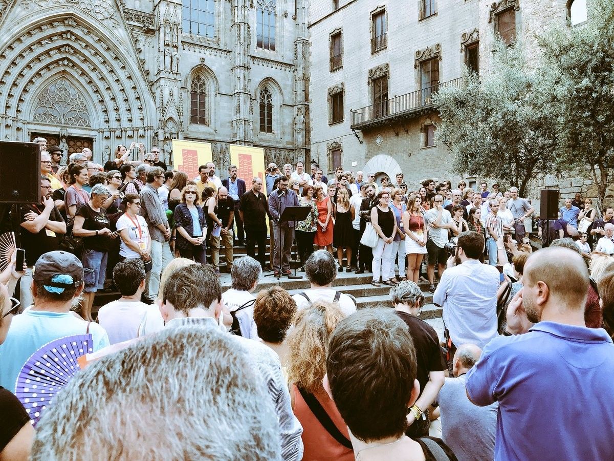 Lectura del manifest a la Setmana del Llibre en Català