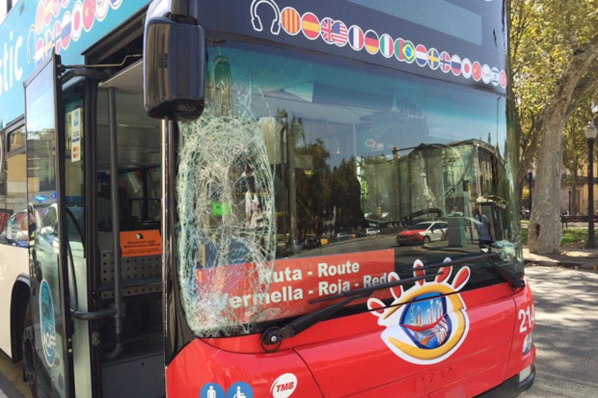 El bus turístic implicat en l'accident