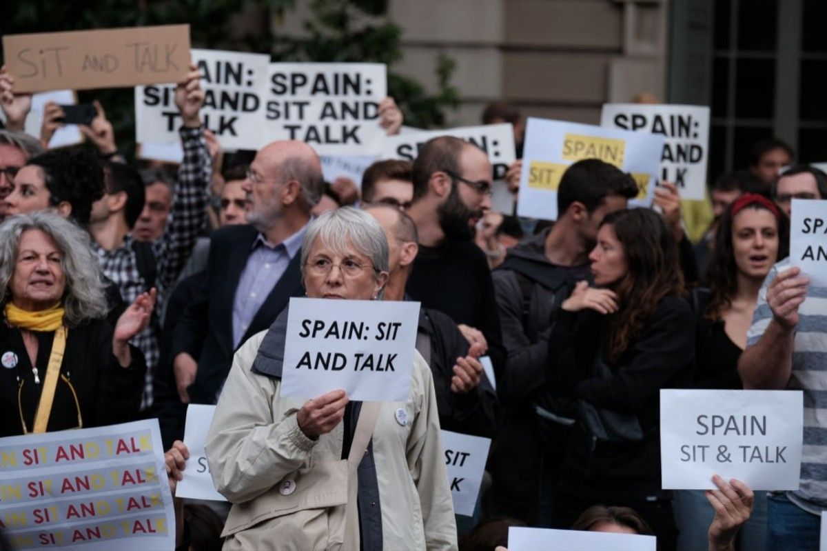 Concentració del Tsunami Democràtic a la delegació del govern espanyol per exigir diàleg a Sánchez