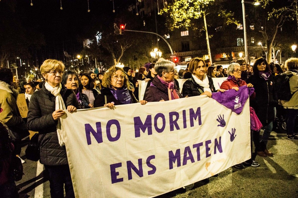 Milers de persones es van manifestar tot just fa un any contra les violències masclistes amb motiu del 25-N