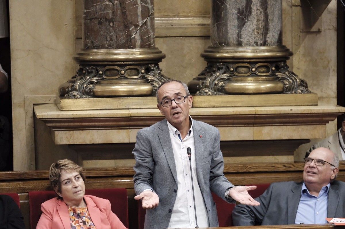 Gemma Lienas, al costat de Joan Coscubiela i Lluís Rabell, al Parlament