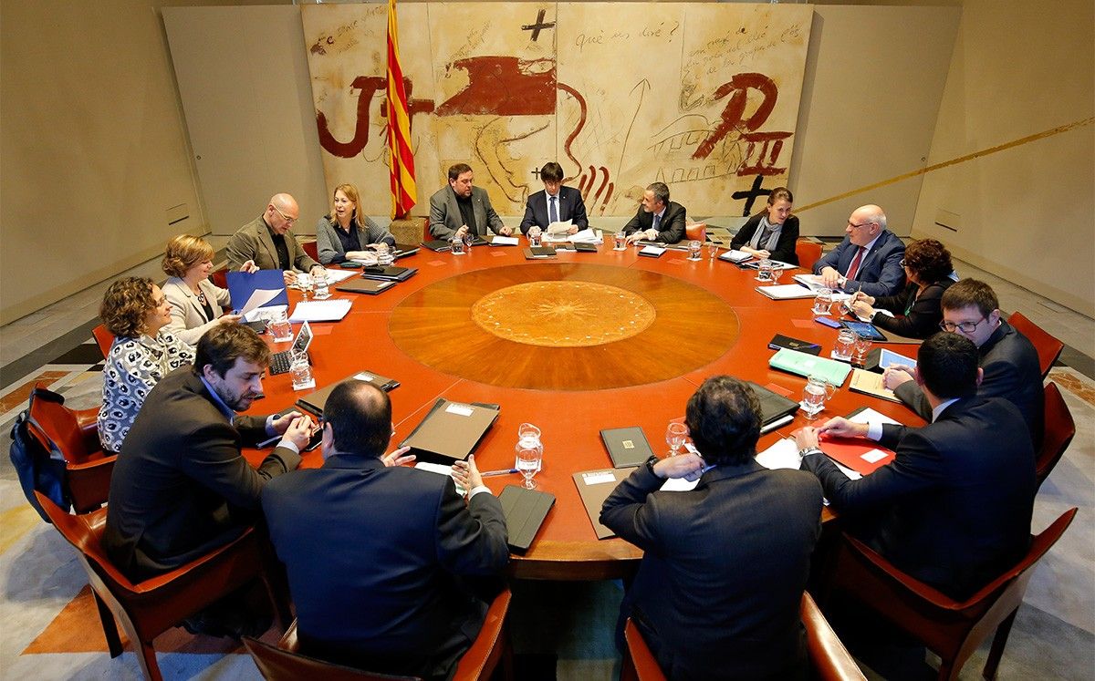 L'executiu de Carles Puigdemont preveu que la ruptura amb l'Estat es validi a les urnes l'estiu del 2017