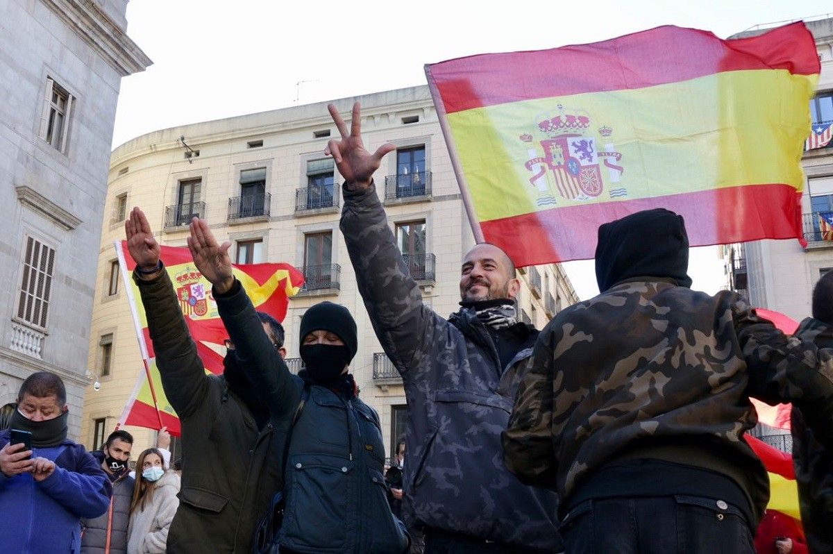Salutacions feixistes a l'acte de Vox a Barcelona