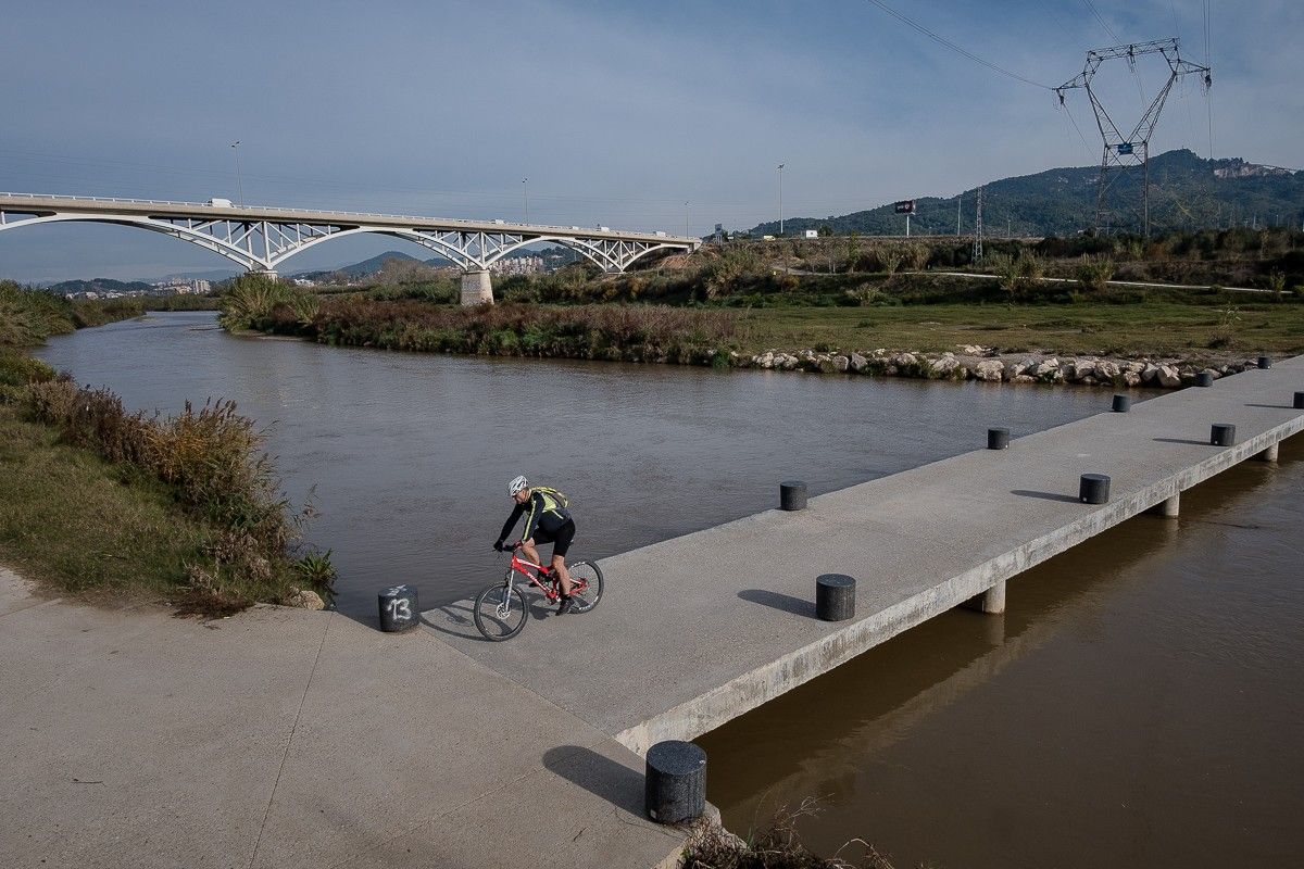 El gual que permet creuar el Llobregat entre Molins, Sant Feliu i Sant Vicenç