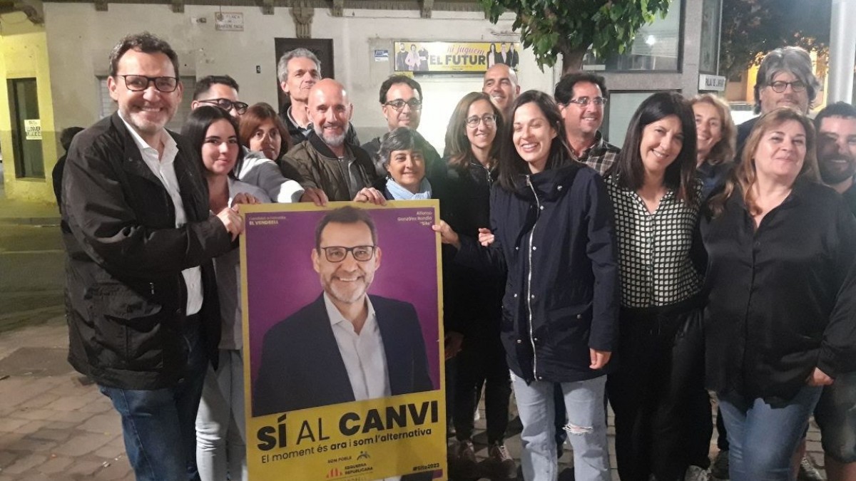 Els integrants de la candidatura se SP-ERC, amb un cartell d'Alfonso González.